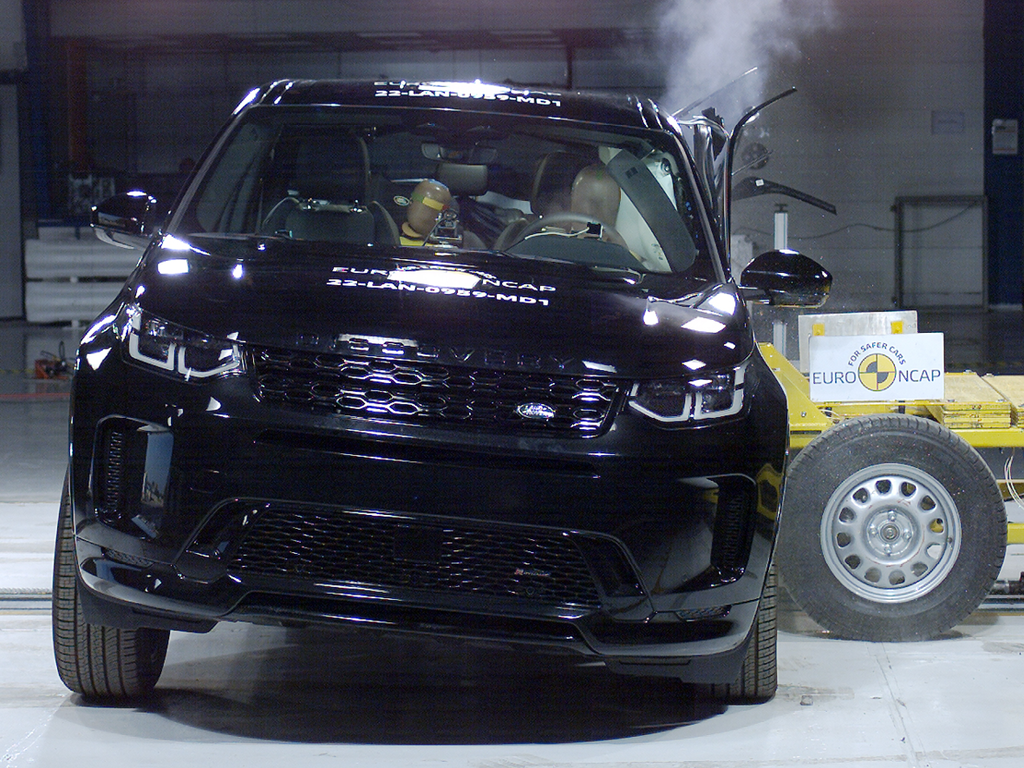 Land Rover Discovery Sport (Apr 2022 – onwards) - side impact test at 60km/h